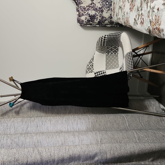 Forever 21 velver black dress, Small Size - Picture 1 of 2